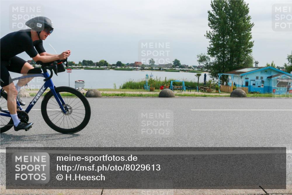 15.06.2025 - 27. Vierlanden-Triathlon H.Heesch http://msf.ph/oto/8029613 15.06.2025 11:28:43 Radfahren 661, 742, 942, 965, 967 meine-sportfotos.de