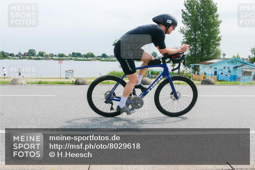 15.06.2025 - 27. Vierlanden-Triathlon H.Heesch http://msf.ph/oto/8029618 15.06.2025 11:28:44 Radfahren 661, 742, 942, 967 meine-sportfotos.de