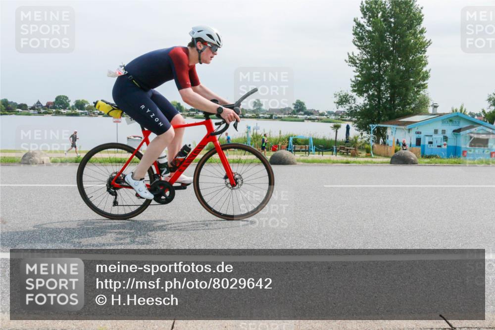 15.06.2025 - 27. Vierlanden-Triathlon H.Heesch http://msf.ph/oto/8029642 15.06.2025 11:28:52 Radfahren 72, 909 meine-sportfotos.de