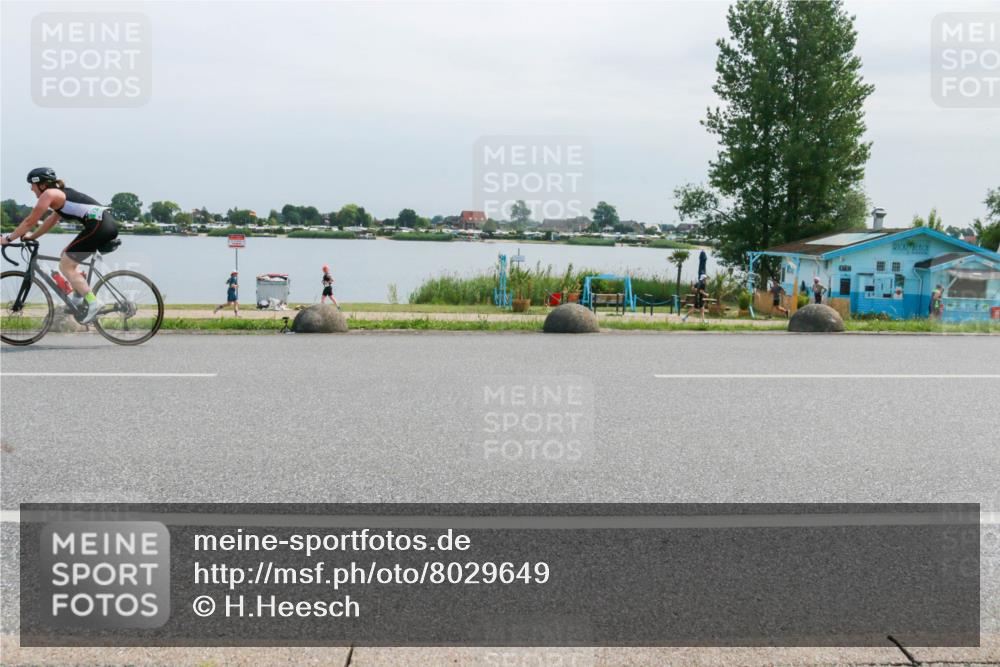15.06.2025 - 27. Vierlanden-Triathlon H.Heesch http://msf.ph/oto/8029649 15.06.2025 11:28:58 Radfahren  meine-sportfotos.de