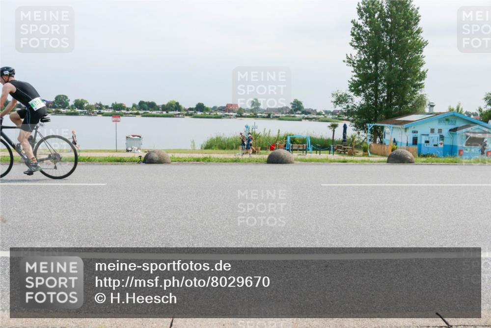 15.06.2025 - 27. Vierlanden-Triathlon H.Heesch http://msf.ph/oto/8029670 15.06.2025 11:29:02 Radfahren 849, 976 meine-sportfotos.de