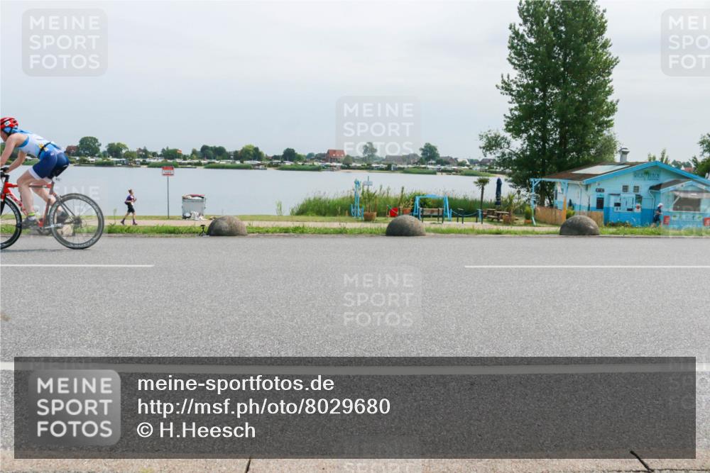 15.06.2025 - 27. Vierlanden-Triathlon H.Heesch http://msf.ph/oto/8029680 15.06.2025 11:29:08 Radfahren 247, 849, 915, 976 meine-sportfotos.de