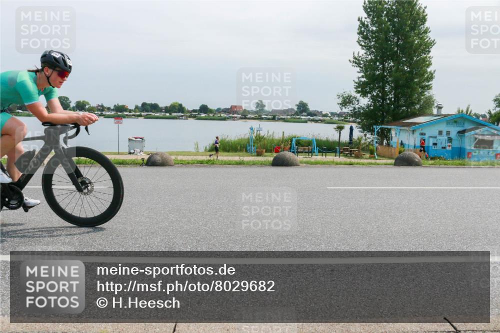 15.06.2025 - 27. Vierlanden-Triathlon H.Heesch http://msf.ph/oto/8029682 15.06.2025 11:29:11 Radfahren 247, 901, 915 meine-sportfotos.de