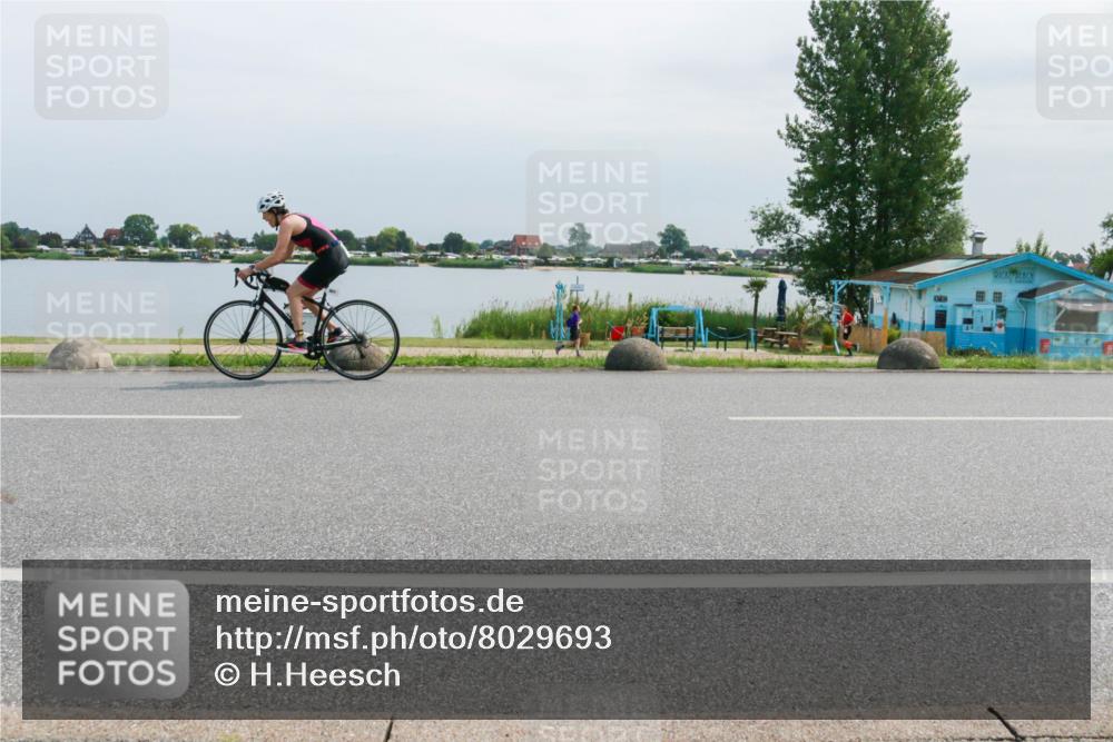 15.06.2025 - 27. Vierlanden-Triathlon H.Heesch http://msf.ph/oto/8029693 15.06.2025 11:29:12 Radfahren 247, 901, 915 meine-sportfotos.de