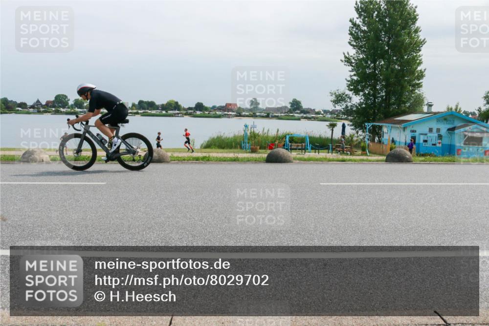 15.06.2025 - 27. Vierlanden-Triathlon H.Heesch http://msf.ph/oto/8029702 15.06.2025 11:29:16 Radfahren 638, 815, 901 meine-sportfotos.de