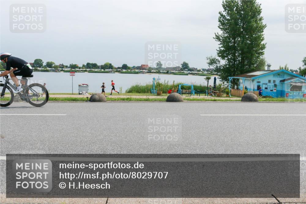 15.06.2025 - 27. Vierlanden-Triathlon H.Heesch http://msf.ph/oto/8029707 15.06.2025 11:29:16 Radfahren 638, 815, 901 meine-sportfotos.de