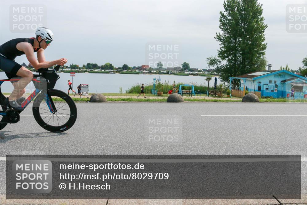 15.06.2025 - 27. Vierlanden-Triathlon H.Heesch http://msf.ph/oto/8029709 15.06.2025 11:29:18 Radfahren 638, 815, 901 meine-sportfotos.de
