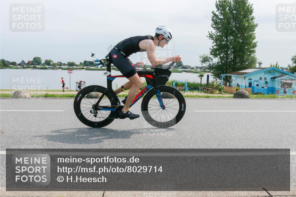 15.06.2025 - 27. Vierlanden-Triathlon H.Heesch http://msf.ph/oto/8029714 15.06.2025 11:29:18 Radfahren 638, 815, 901 meine-sportfotos.de