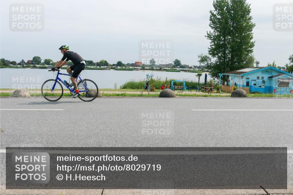 15.06.2025 - 27. Vierlanden-Triathlon H.Heesch http://msf.ph/oto/8029719 15.06.2025 11:29:21 Radfahren 638, 815, 834 meine-sportfotos.de