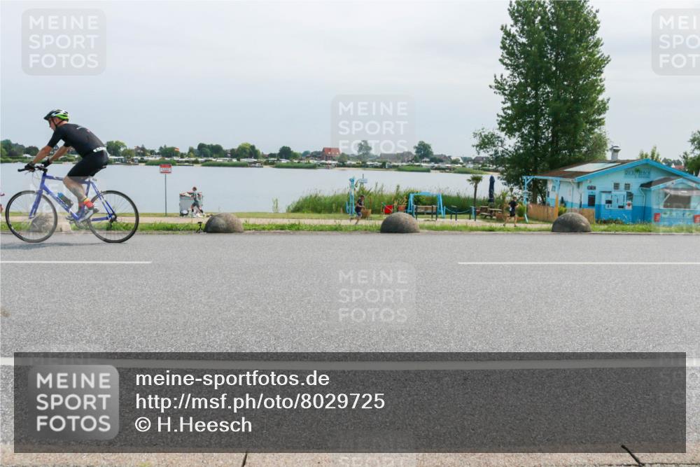 15.06.2025 - 27. Vierlanden-Triathlon H.Heesch http://msf.ph/oto/8029725 15.06.2025 11:29:21 Radfahren 638, 815, 834 meine-sportfotos.de