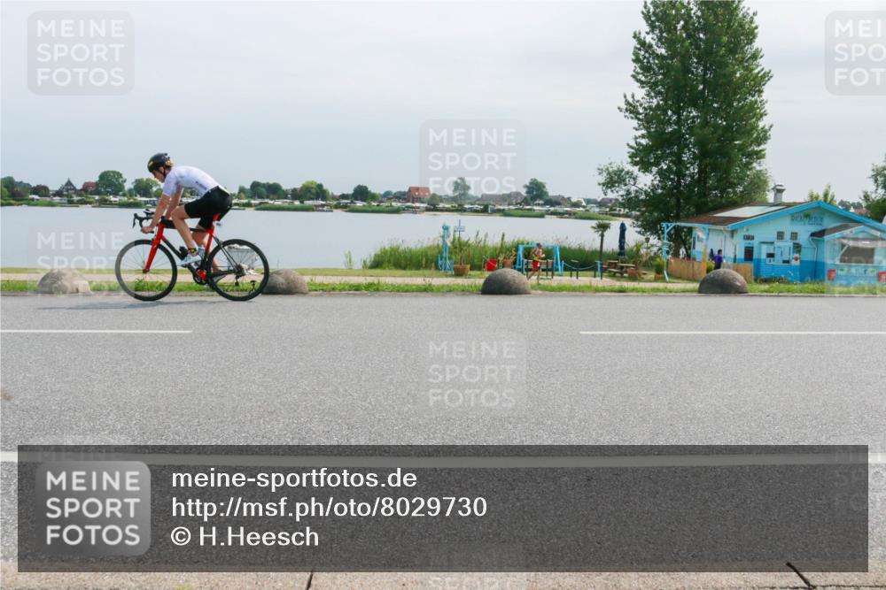 15.06.2025 - 27. Vierlanden-Triathlon H.Heesch http://msf.ph/oto/8029730 15.06.2025 11:29:29 Radfahren 878, 880 meine-sportfotos.de