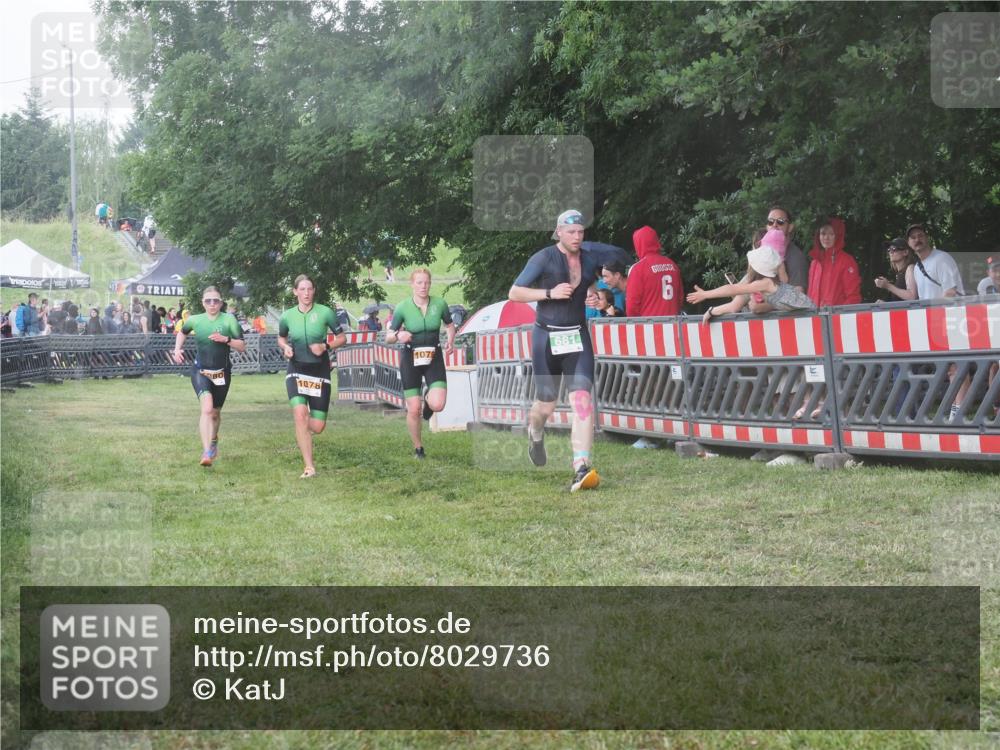 21.06.2025 - 27. Vierlanden-Triathlon KatJ http://msf.ph/oto/8029736 15.06.2025 13:36:09 Ziel 681, 1078, 1079, 1080 meine-sportfotos.de