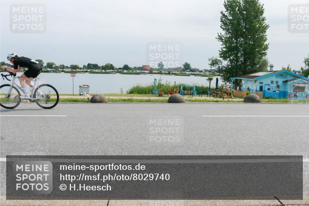 15.06.2025 - 27. Vierlanden-Triathlon H.Heesch http://msf.ph/oto/8029740 15.06.2025 11:29:31 Radfahren 218, 695, 878, 880 meine-sportfotos.de