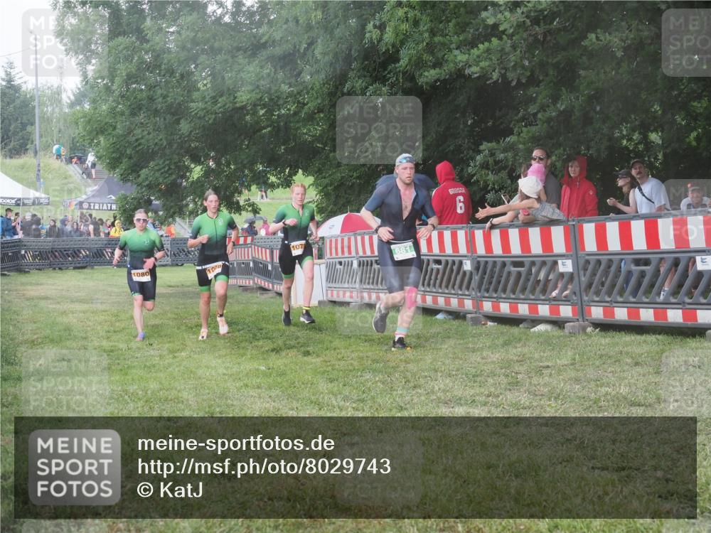 21.06.2025 - 27. Vierlanden-Triathlon KatJ http://msf.ph/oto/8029743 15.06.2025 13:36:09 Ziel 681, 1078, 1079, 1080 meine-sportfotos.de
