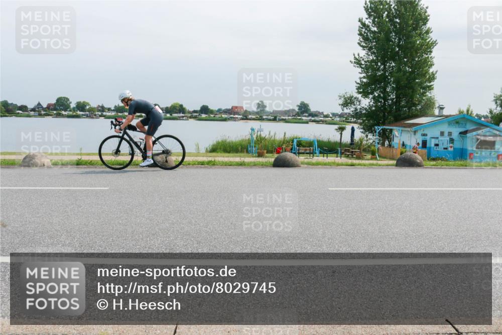 15.06.2025 - 27. Vierlanden-Triathlon H.Heesch http://msf.ph/oto/8029745 15.06.2025 11:29:32 Radfahren 218, 695, 878, 880 meine-sportfotos.de