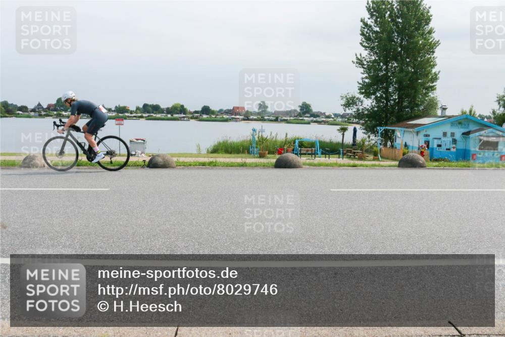 15.06.2025 - 27. Vierlanden-Triathlon H.Heesch http://msf.ph/oto/8029746 15.06.2025 11:29:32 Radfahren 218, 695, 878, 880 meine-sportfotos.de
