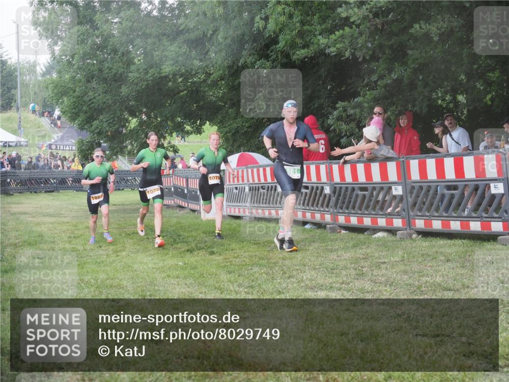 21.06.2025 - 27. Vierlanden-Triathlon KatJ http://msf.ph/oto/8029749 15.06.2025 13:36:10 Ziel 681, 1078, 1079, 1080 meine-sportfotos.de