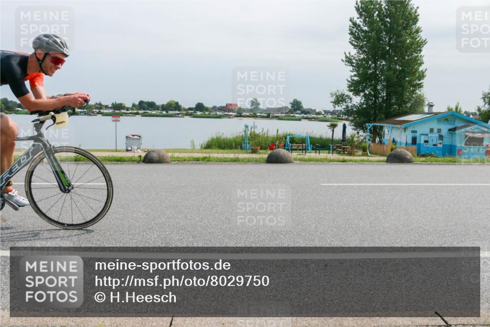 15.06.2025 - 27. Vierlanden-Triathlon H.Heesch http://msf.ph/oto/8029750 15.06.2025 11:29:35 Radfahren 218, 224, 695, 878, 880 meine-sportfotos.de