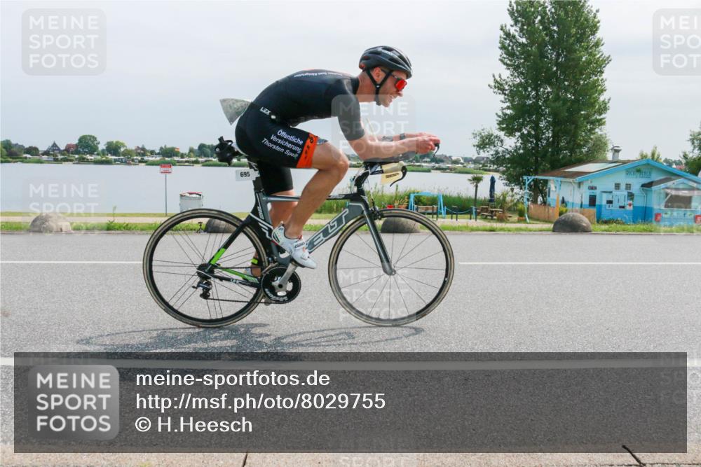 15.06.2025 - 27. Vierlanden-Triathlon H.Heesch http://msf.ph/oto/8029755 15.06.2025 11:29:35 Radfahren 218, 224, 695, 878, 880 meine-sportfotos.de