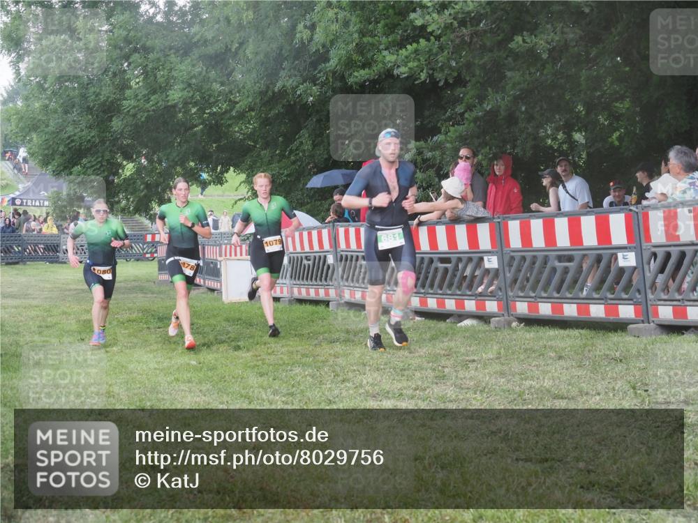 21.06.2025 - 27. Vierlanden-Triathlon KatJ http://msf.ph/oto/8029756 15.06.2025 13:36:10 Ziel 681, 1078, 1079, 1080 meine-sportfotos.de
