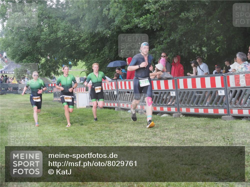 21.06.2025 - 27. Vierlanden-Triathlon KatJ http://msf.ph/oto/8029761 15.06.2025 13:36:10 Ziel 681, 1078, 1079, 1080 meine-sportfotos.de