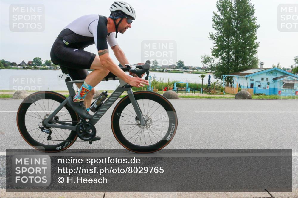 15.06.2025 - 27. Vierlanden-Triathlon H.Heesch http://msf.ph/oto/8029765 15.06.2025 10:31:08 Radfahren 11, 111, 135, 303, 356, 474 meine-sportfotos.de