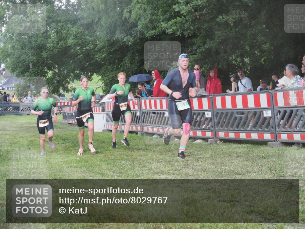 21.06.2025 - 27. Vierlanden-Triathlon KatJ http://msf.ph/oto/8029767 15.06.2025 13:36:10 Ziel 681, 1078, 1079, 1080 meine-sportfotos.de