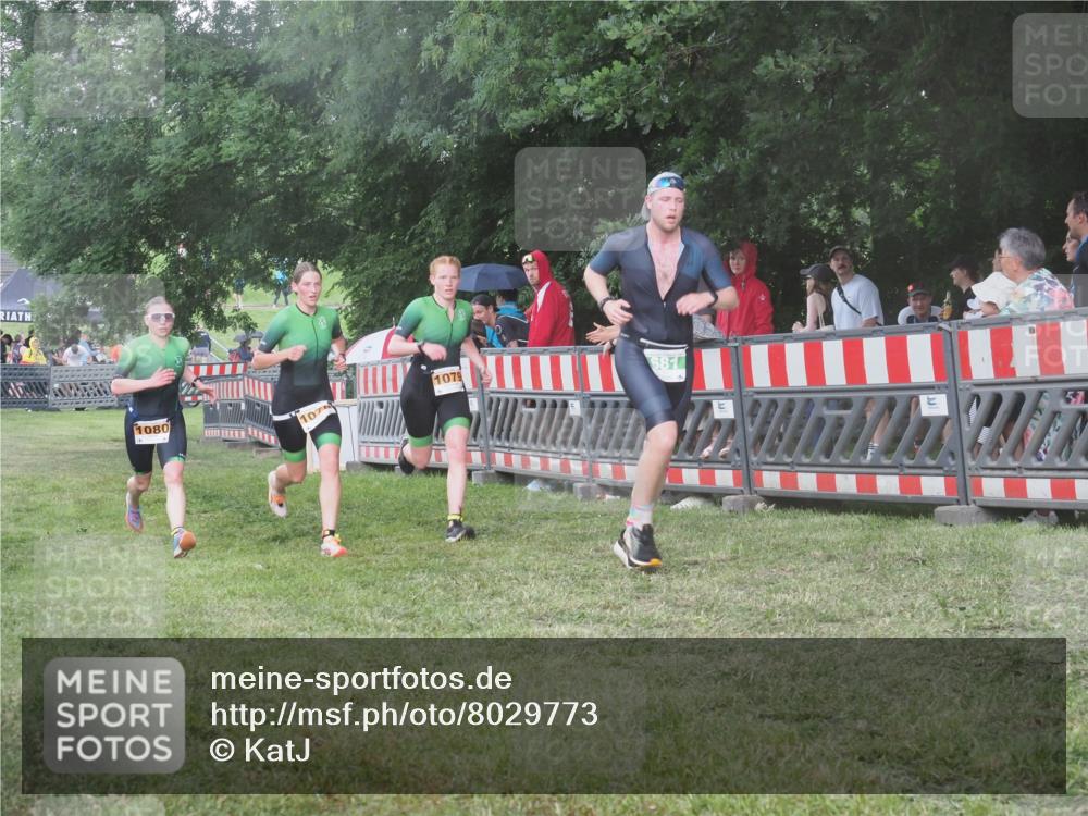 21.06.2025 - 27. Vierlanden-Triathlon KatJ http://msf.ph/oto/8029773 15.06.2025 13:36:10 Ziel 681, 1078, 1079, 1080 meine-sportfotos.de
