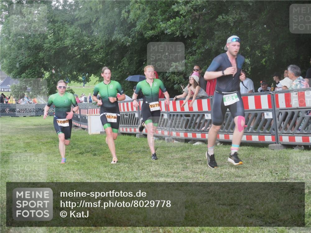 21.06.2025 - 27. Vierlanden-Triathlon KatJ http://msf.ph/oto/8029778 15.06.2025 13:36:11 Ziel 681, 819, 1078, 1079, 1080 meine-sportfotos.de