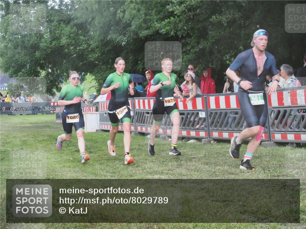 21.06.2025 - 27. Vierlanden-Triathlon KatJ http://msf.ph/oto/8029789 15.06.2025 13:36:11 Ziel 681, 819, 1078, 1079, 1080 meine-sportfotos.de