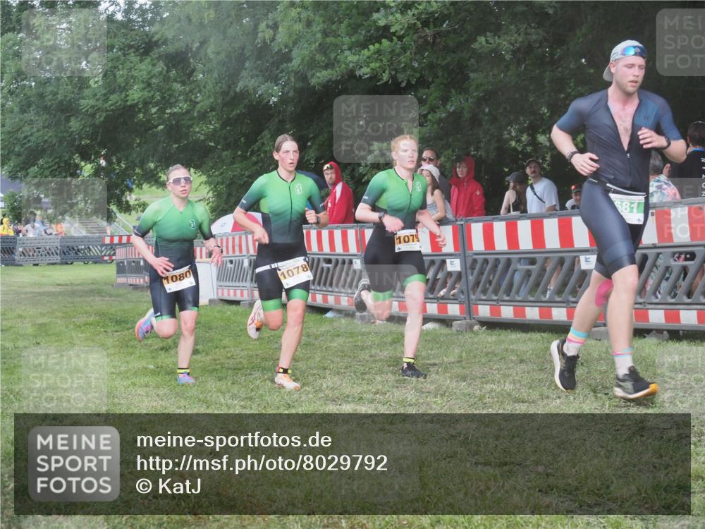 21.06.2025 - 27. Vierlanden-Triathlon KatJ http://msf.ph/oto/8029792 15.06.2025 13:36:11 Ziel 681, 819, 1078, 1079, 1080 meine-sportfotos.de
