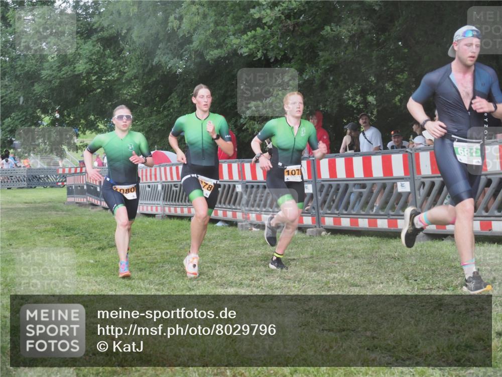 21.06.2025 - 27. Vierlanden-Triathlon KatJ http://msf.ph/oto/8029796 15.06.2025 13:36:11 Ziel 681, 819, 1078, 1079, 1080 meine-sportfotos.de