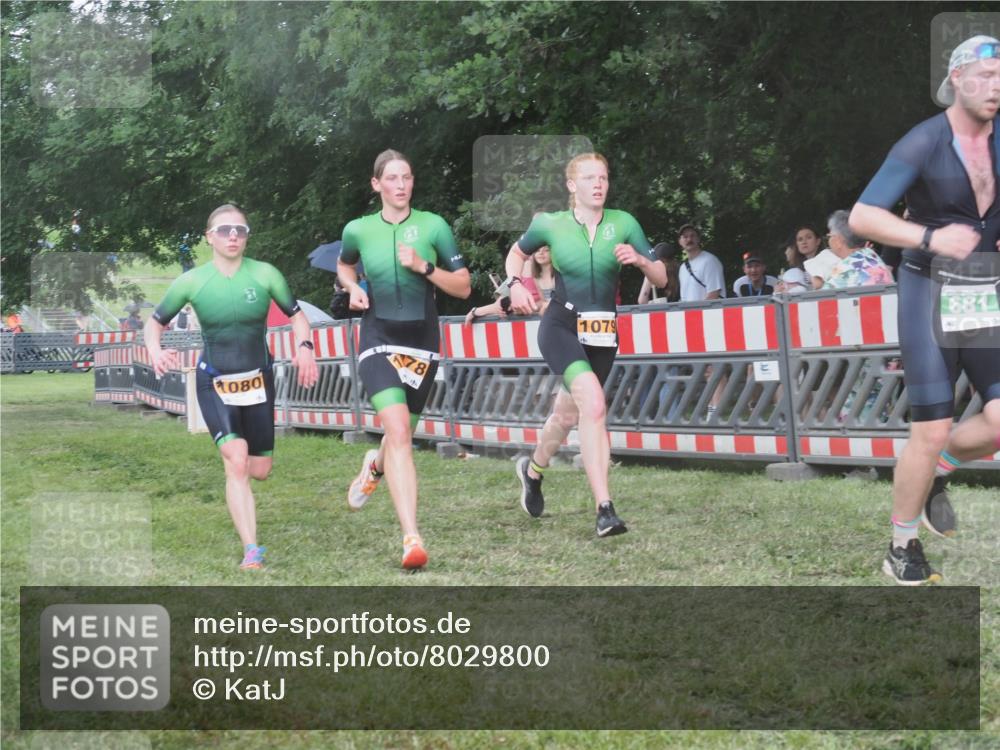 21.06.2025 - 27. Vierlanden-Triathlon KatJ http://msf.ph/oto/8029800 15.06.2025 13:36:11 Ziel 681, 819, 1078, 1079, 1080 meine-sportfotos.de