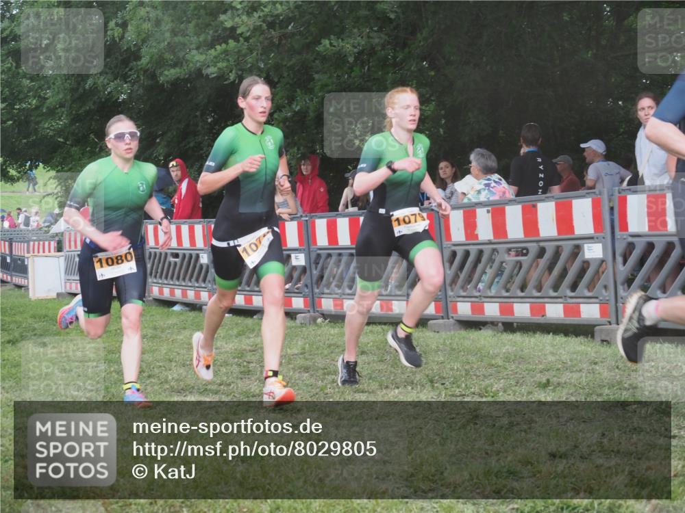 21.06.2025 - 27. Vierlanden-Triathlon KatJ http://msf.ph/oto/8029805 15.06.2025 13:36:12 Ziel 681, 819, 1078, 1079, 1080 meine-sportfotos.de