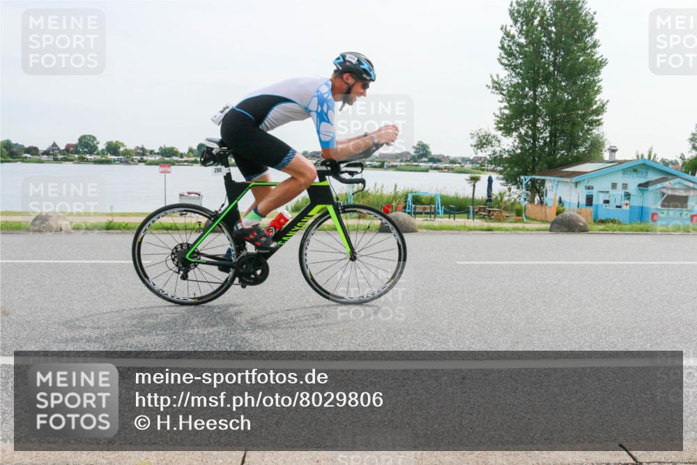 15.06.2025 - 27. Vierlanden-Triathlon H.Heesch http://msf.ph/oto/8029806 15.06.2025 10:31:18 Radfahren 178, 255, 267, 297, 310, 335, 578 meine-sportfotos.de