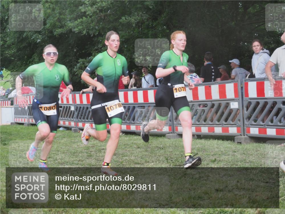 21.06.2025 - 27. Vierlanden-Triathlon KatJ http://msf.ph/oto/8029811 15.06.2025 13:36:12 Ziel 681, 819, 1078, 1079, 1080 meine-sportfotos.de