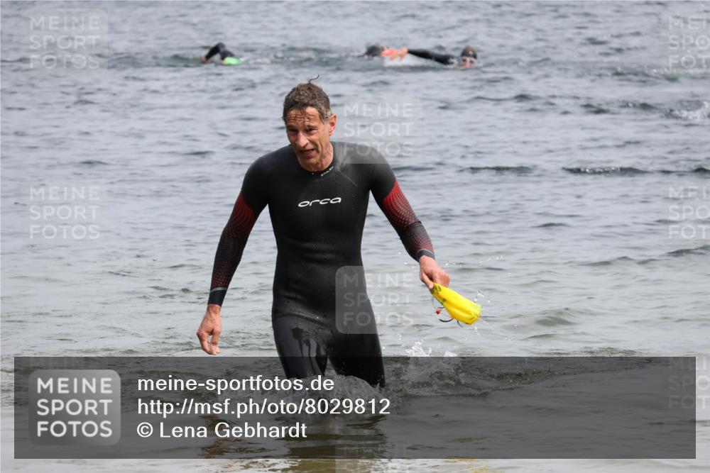 15.06.2025 - 27. Vierlanden-Triathlon Lena Gebhardt http://msf.ph/oto/8029812 15.06.2025 11:06:11 Schwimmen 670, 817, 855, 857 meine-sportfotos.de