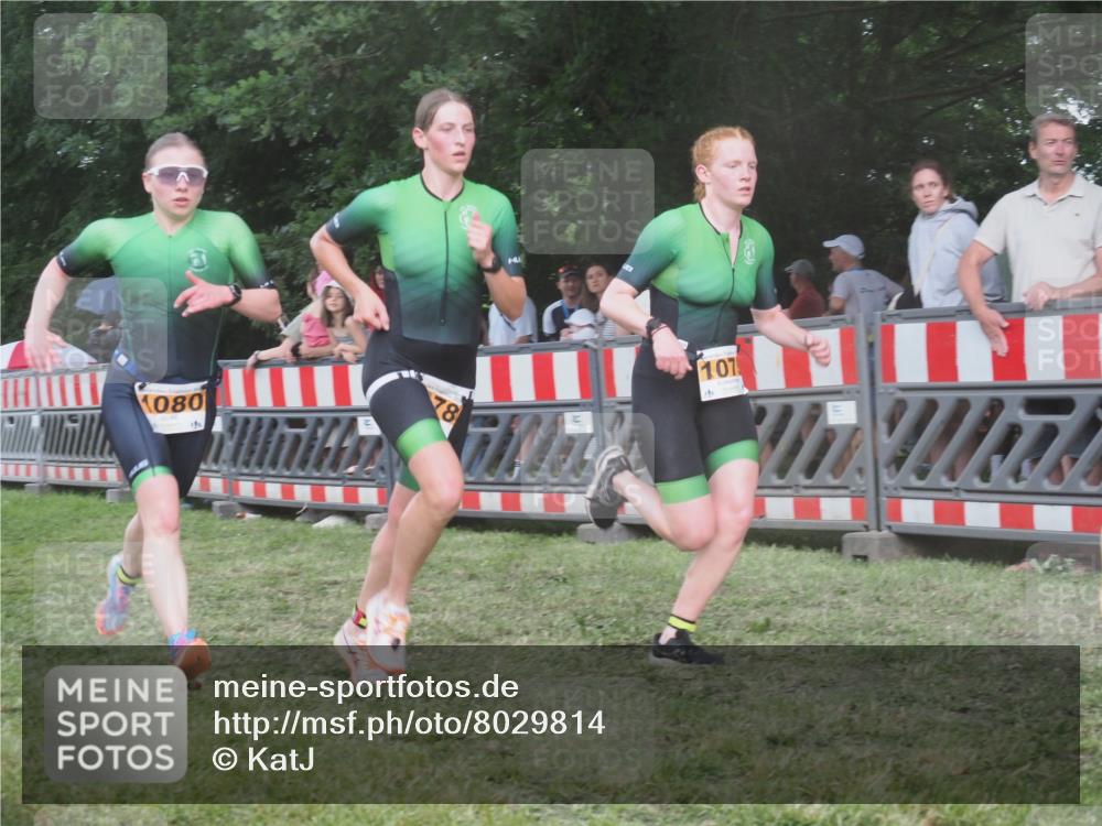 21.06.2025 - 27. Vierlanden-Triathlon KatJ http://msf.ph/oto/8029814 15.06.2025 13:36:12 Ziel 681, 819, 1078, 1079, 1080 meine-sportfotos.de
