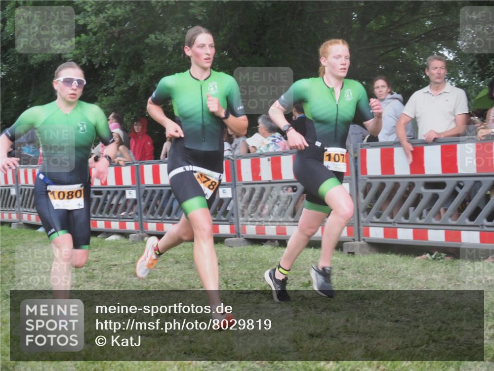 21.06.2025 - 27. Vierlanden-Triathlon KatJ http://msf.ph/oto/8029819 15.06.2025 13:36:12 Ziel 681, 819, 1078, 1079, 1080 meine-sportfotos.de
