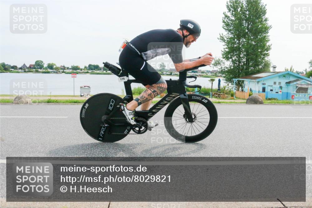 15.06.2025 - 27. Vierlanden-Triathlon H.Heesch http://msf.ph/oto/8029821 15.06.2025 10:31:22 Radfahren 2, 178, 255, 335 meine-sportfotos.de