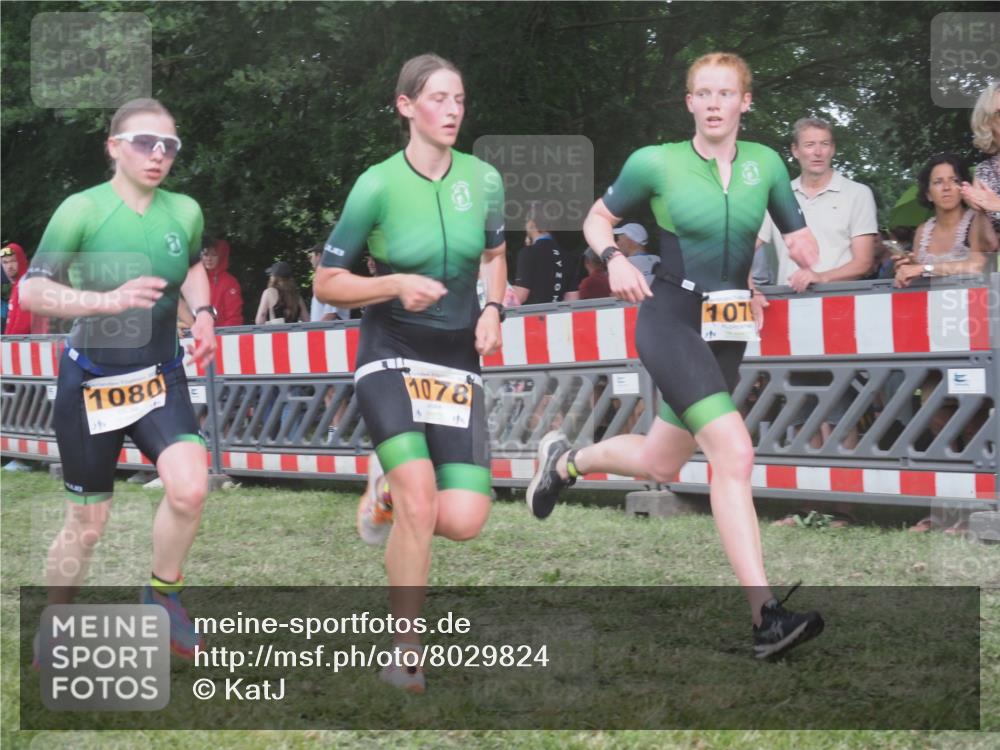 21.06.2025 - 27. Vierlanden-Triathlon KatJ http://msf.ph/oto/8029824 15.06.2025 13:36:12 Ziel 681, 819, 1078, 1079, 1080 meine-sportfotos.de
