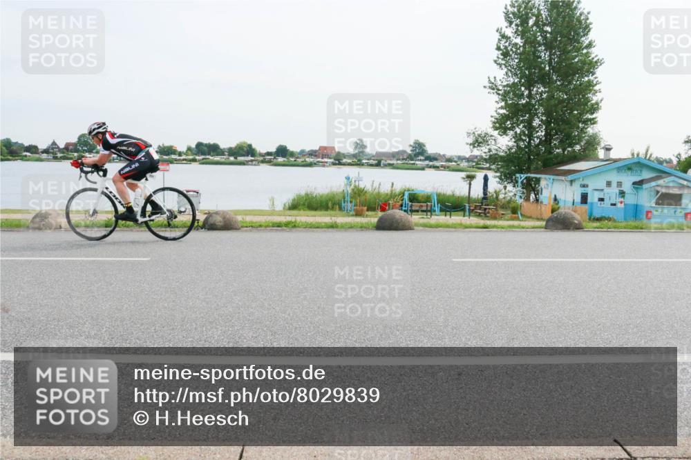 15.06.2025 - 27. Vierlanden-Triathlon H.Heesch http://msf.ph/oto/8029839 15.06.2025 10:31:29 Radfahren 2, 191, 231 meine-sportfotos.de