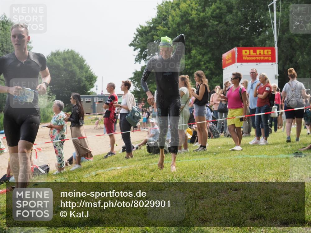 15.06.2025 - 27. Vierlanden-Triathlon KatJ http://msf.ph/oto/8029901 15.06.2025 11:06:08 Schwimmen 670, 817, 819, 855 meine-sportfotos.de
