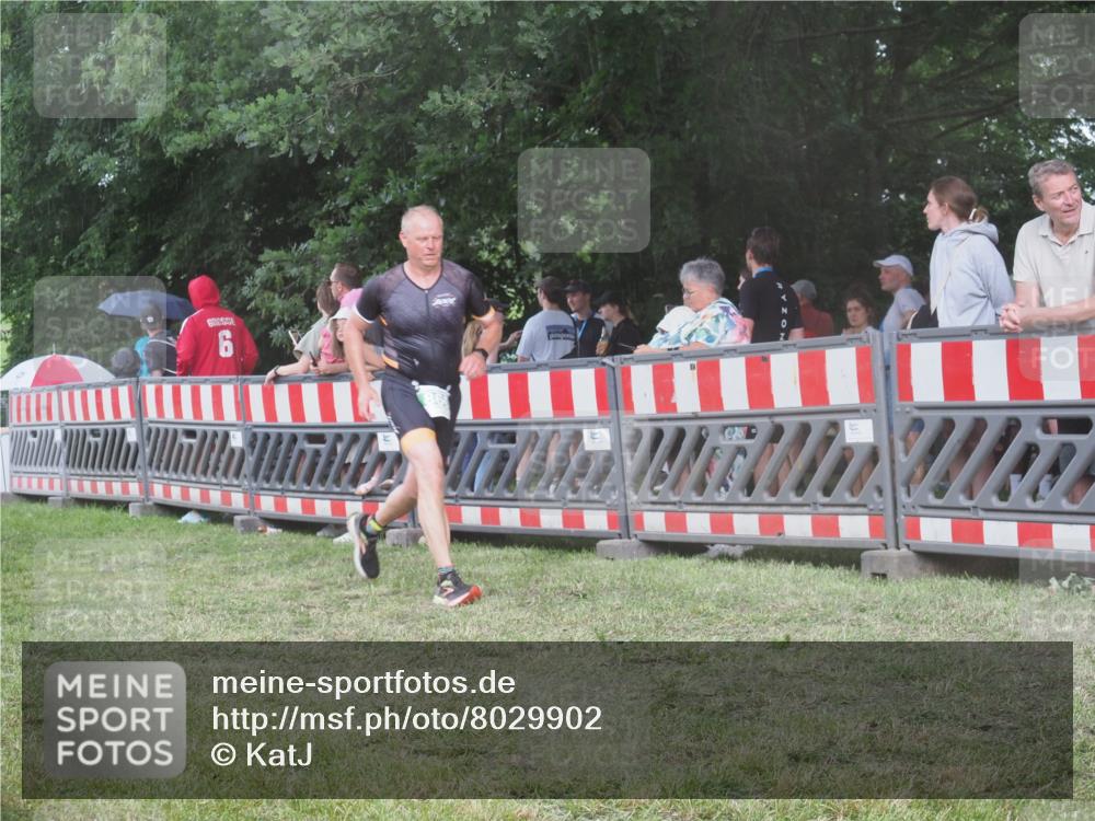 21.06.2025 - 27. Vierlanden-Triathlon KatJ http://msf.ph/oto/8029902 15.06.2025 13:36:29 Ziel 728, 860 meine-sportfotos.de