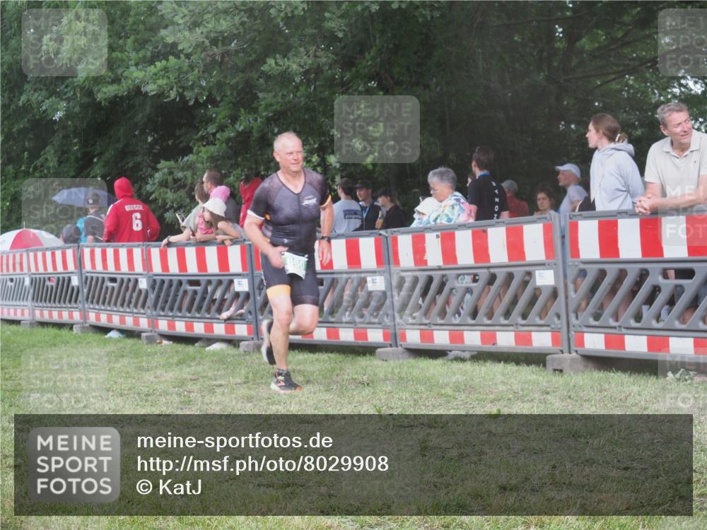 21.06.2025 - 27. Vierlanden-Triathlon KatJ http://msf.ph/oto/8029908 15.06.2025 13:36:29 Ziel 728, 860 meine-sportfotos.de