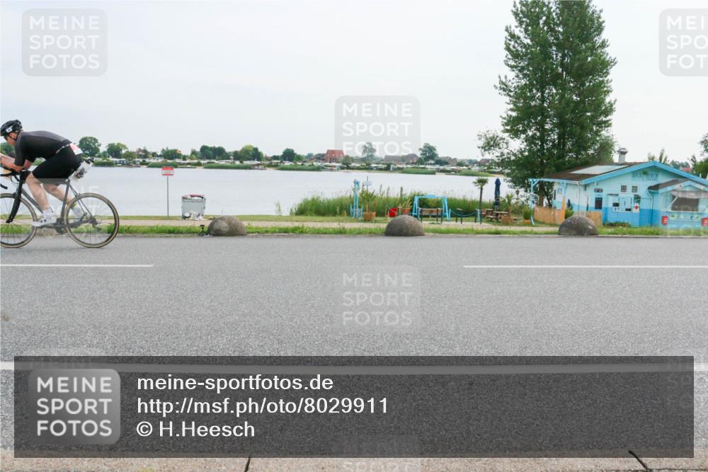 15.06.2025 - 27. Vierlanden-Triathlon H.Heesch http://msf.ph/oto/8029911 15.06.2025 10:32:04 Radfahren 30, 223, 273, 354, 603 meine-sportfotos.de