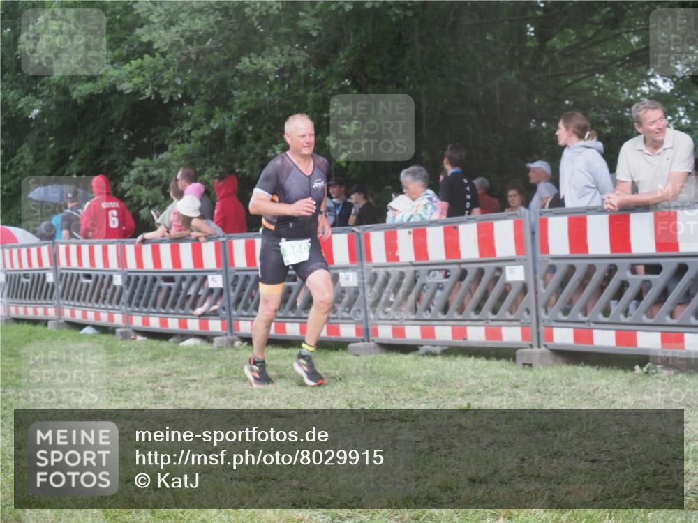 21.06.2025 - 27. Vierlanden-Triathlon KatJ http://msf.ph/oto/8029915 15.06.2025 13:36:29 Ziel 728, 860 meine-sportfotos.de