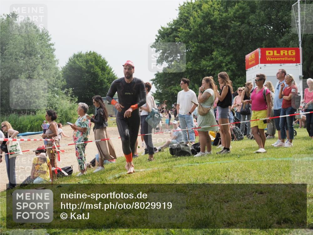 15.06.2025 - 27. Vierlanden-Triathlon KatJ http://msf.ph/oto/8029919 15.06.2025 11:06:12 Schwimmen 670, 817, 855 meine-sportfotos.de