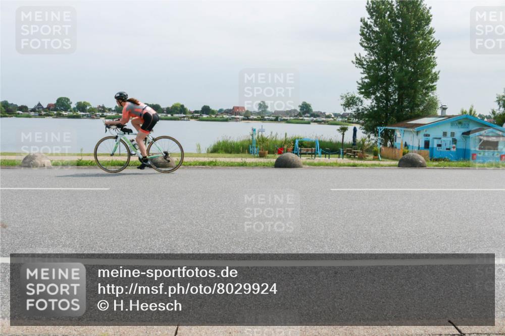 15.06.2025 - 27. Vierlanden-Triathlon H.Heesch http://msf.ph/oto/8029924 15.06.2025 11:29:36 Radfahren 218, 224, 695, 878, 880 meine-sportfotos.de