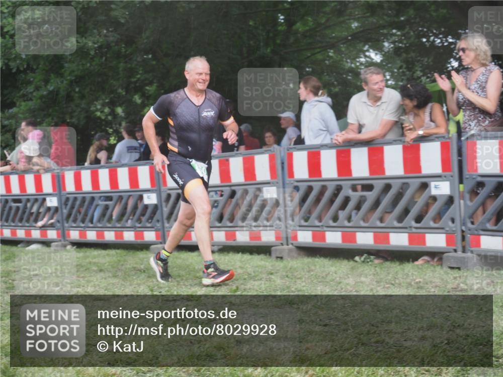 21.06.2025 - 27. Vierlanden-Triathlon KatJ http://msf.ph/oto/8029928 15.06.2025 13:36:29 Ziel 728, 860 meine-sportfotos.de